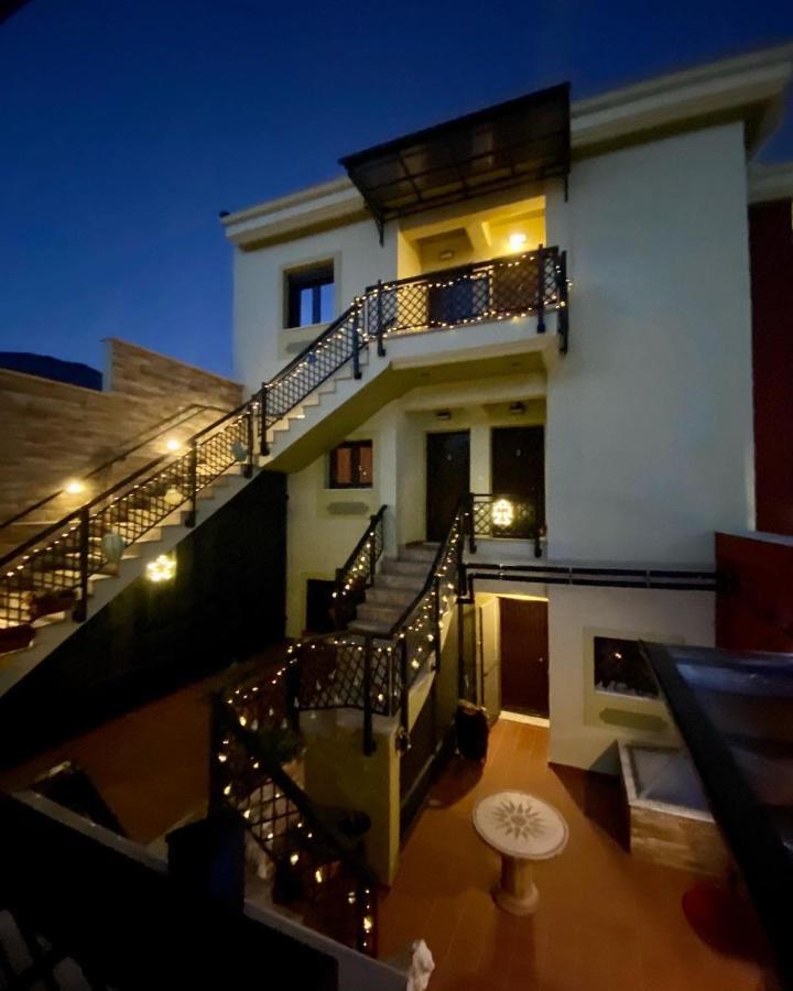 Апартаменты Dominique Meteora House Калампака Экстерьер фото